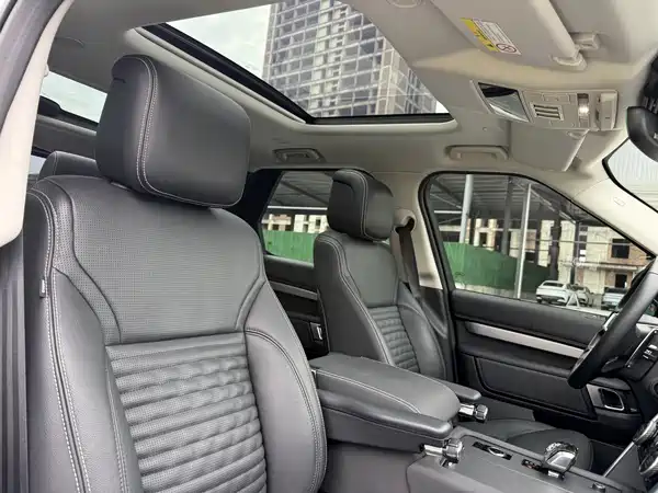 Land Rover Discovery 2021, фото 13