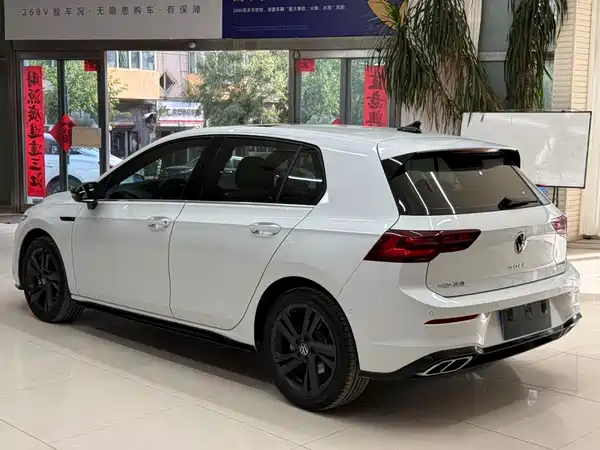 Volkswagen Golf 2023, фото 6