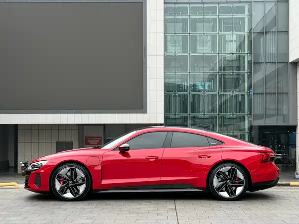 Audi RS e-tron GT 2023, фото 4