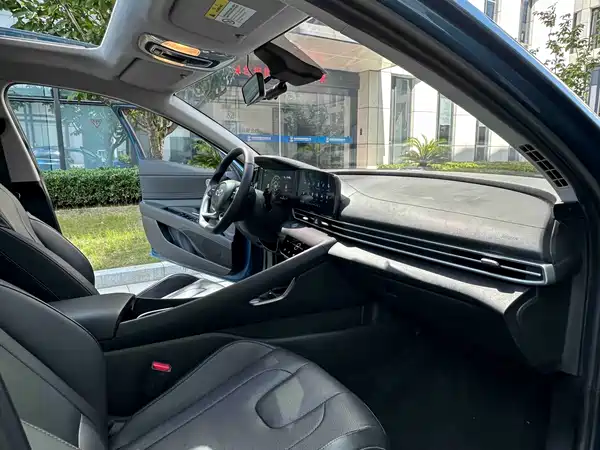 Hyundai Elantra 2022, фото 17