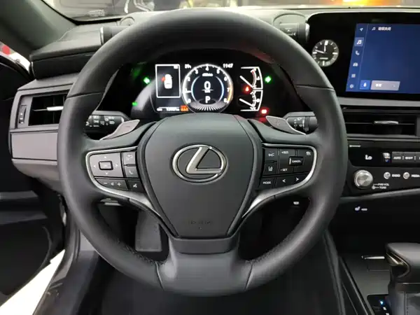 Lexus ES 2023, фото 10