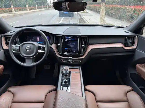 Volvo XC60 2022, фото 14