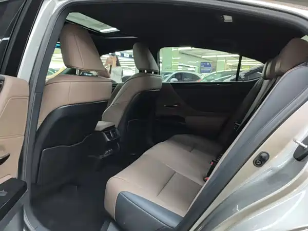 Lexus ES 2023, фото 16