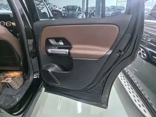 Mercedes-Benz GLB 2023, фото 15