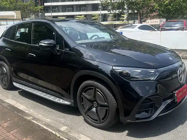 Mercedes-Benz EQE SUV 2023, фото 3