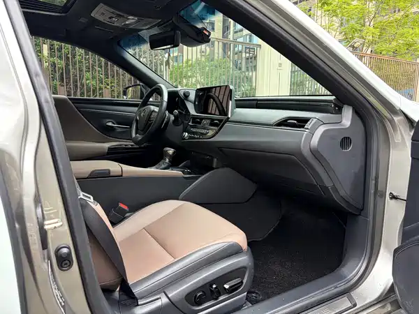 Lexus ES 2023, фото 15