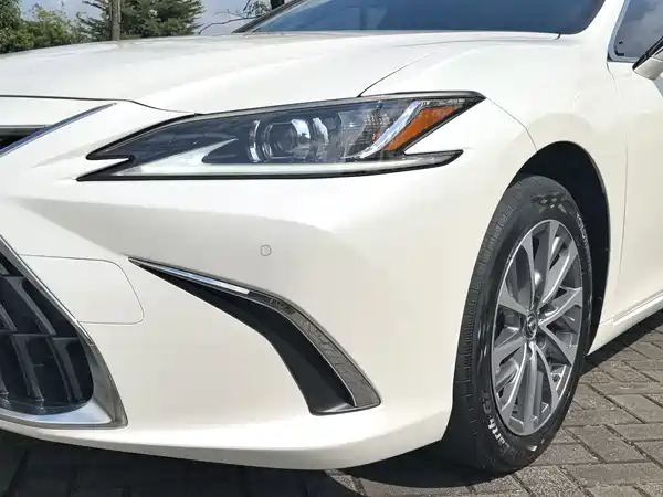 Lexus ES 2023, фото 4