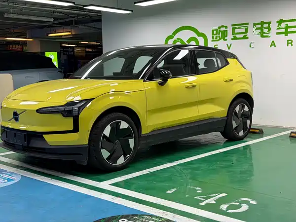 Volvo EX30 2025, фото 4