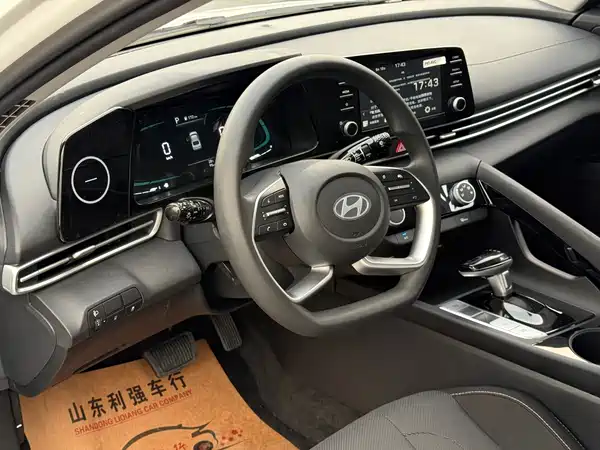 Hyundai Elantra 2023, фото 6