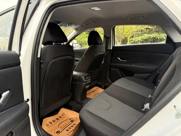 Hyundai Elantra 2023, фото 8