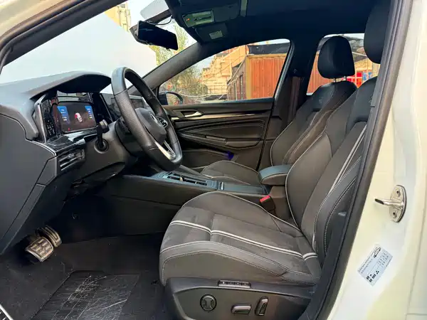 Volkswagen Golf 2023, фото 4