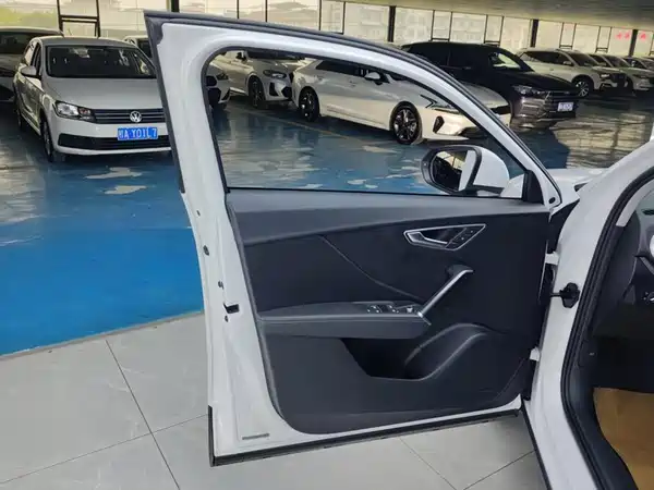 Audi Q2L 2022, фото 7