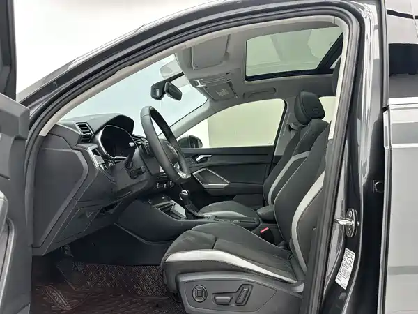 Audi Q3 2023, фото 5