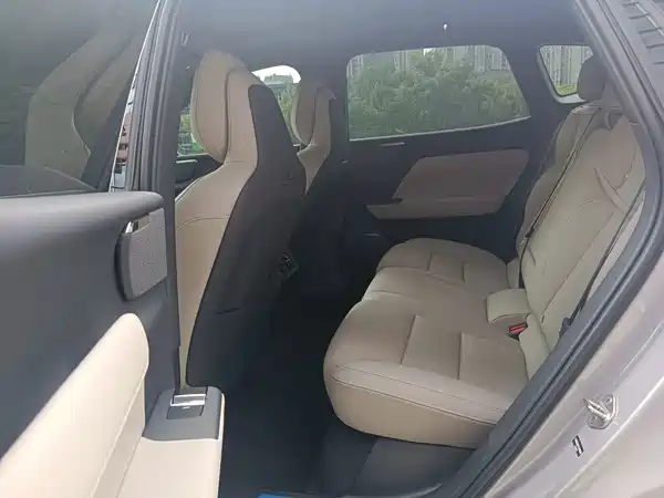 Volvo XC70 PHEV 2025, фото 10