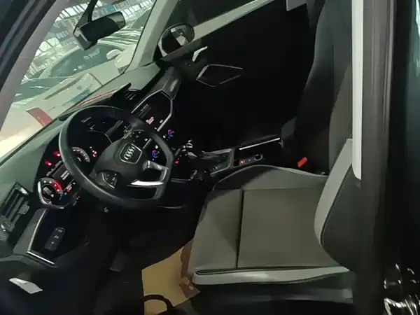 Audi Q3 2023, фото 14