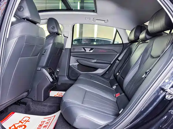 Volkswagen Passat 2025, фото 12