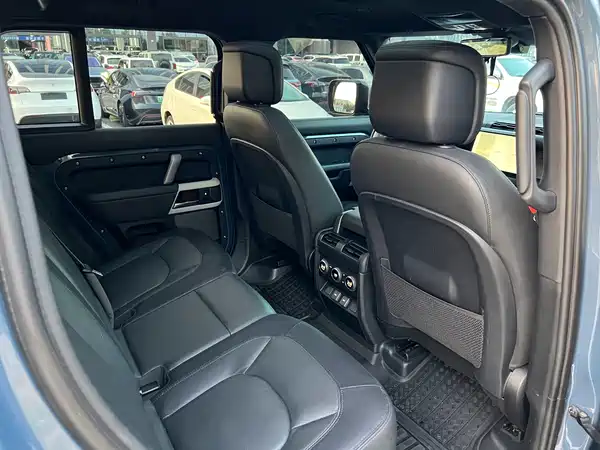 Land Rover Defender 2023, фото 9