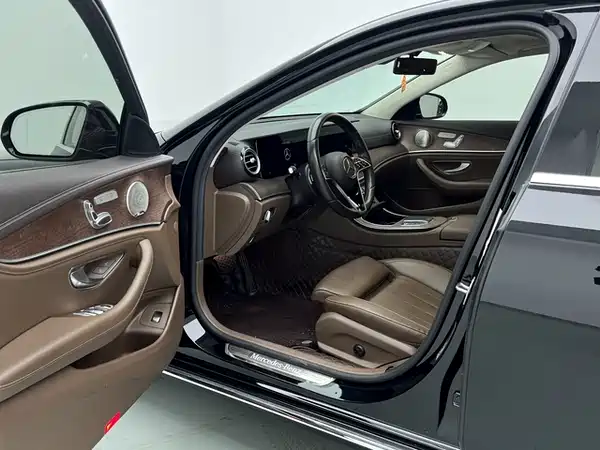 Mercedes-Benz E-Class 2022, фото 12