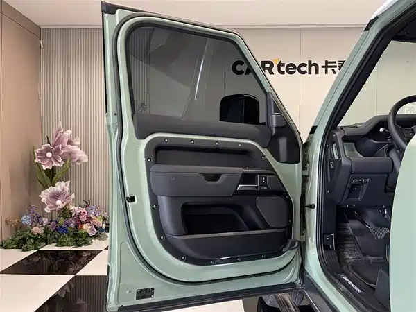 Land Rover Defender 2022, фото 21