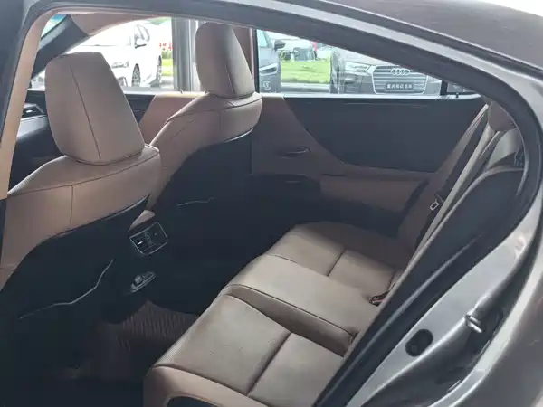 Lexus ES 2022, фото 10