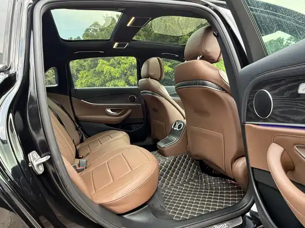 Mercedes-Benz E-Class PHEV 2022, фото 11