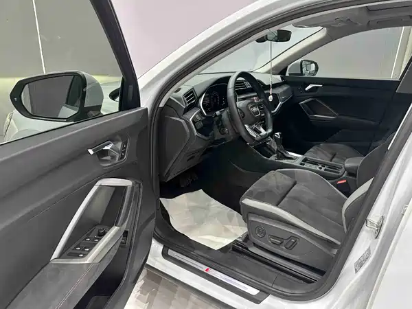 Audi Q3 2022, фото 10