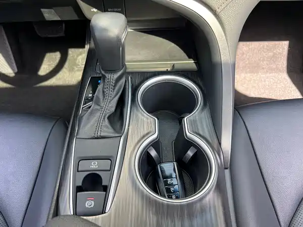 Toyota Camry 2023, фото 16