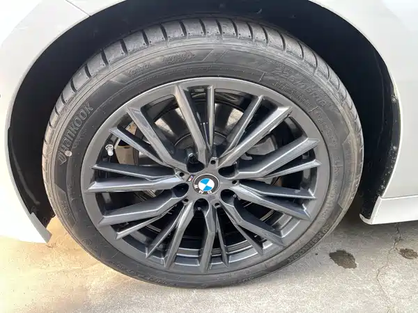 BMW 3 Series 2024, фото 31