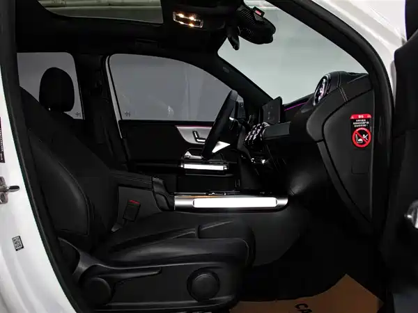Mercedes-Benz GLB 2024, фото 19