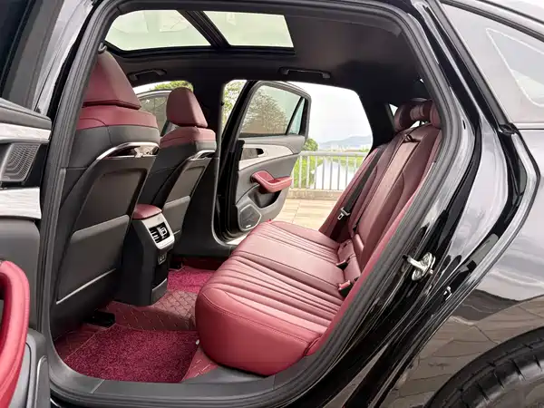 Hongqi H5 2025, фото 7