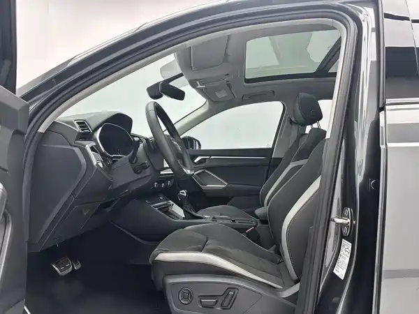 Audi Q3 2023, фото 5