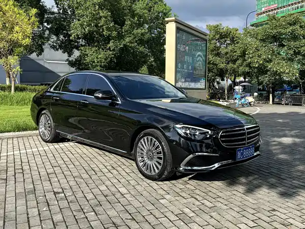 Mercedes-Benz E-Class 2023, фото 3