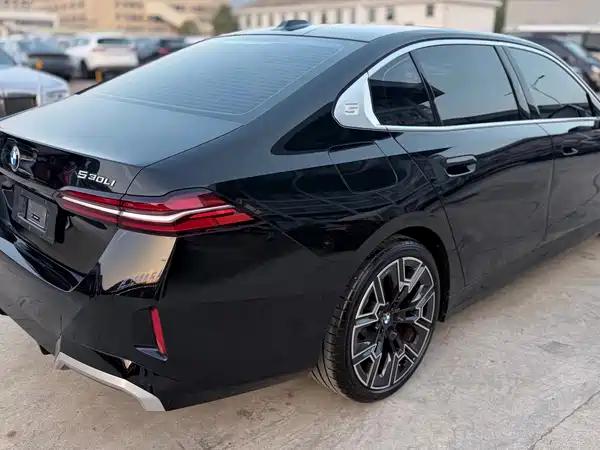 BMW 5 Series 2024, фото 10