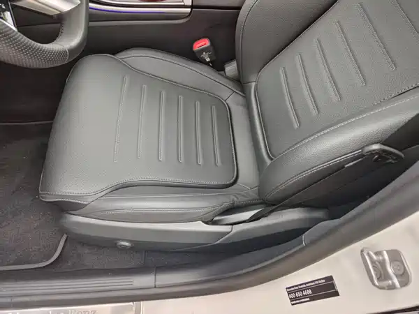 Mercedes-Benz C-Class 2025, фото 11