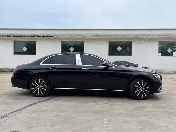 Mercedes-Benz E-Class PHEV 2022, фото 4