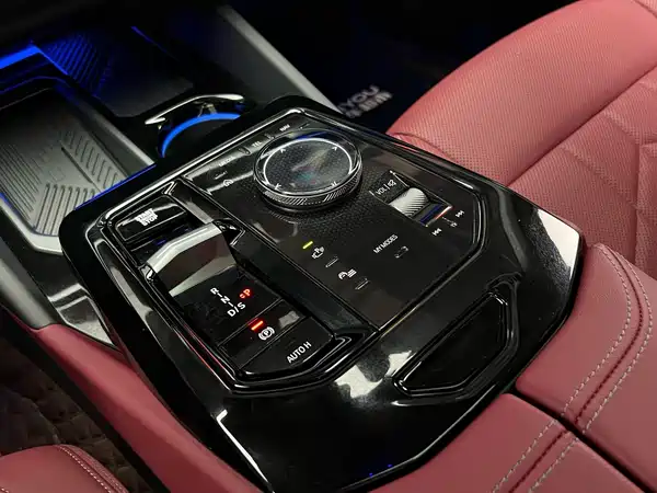 BMW 5 Series 2025, фото 14