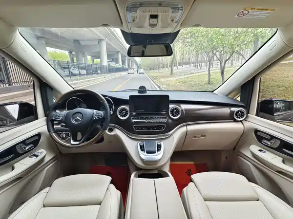 Mercedes-Benz V-Class 2022, фото 10
