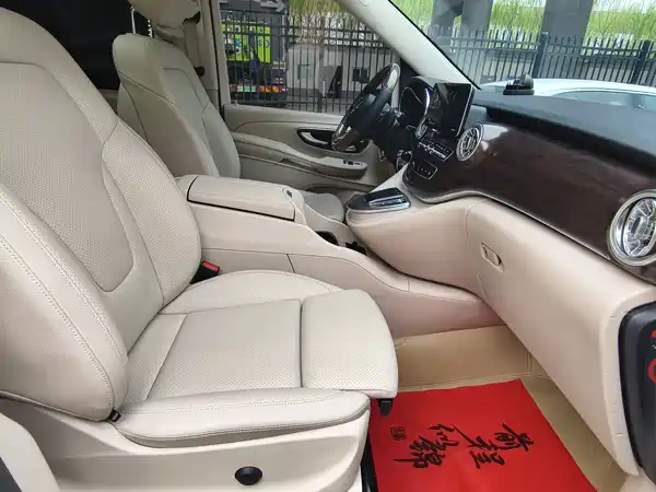 Mercedes-Benz V-Class 2022, фото 24
