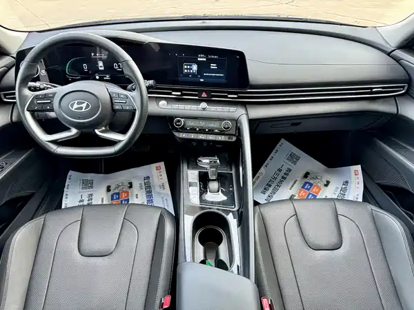 Hyundai Elantra 2023, фото 12