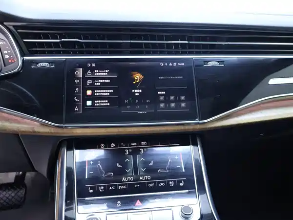 Audi Q7 2022, фото 10