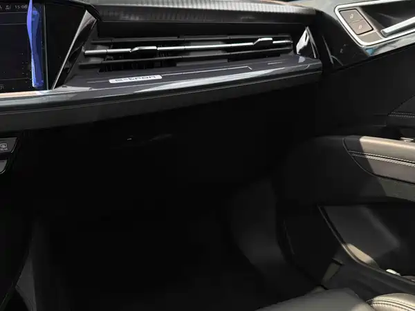 Audi Q4 e-tron 2024, фото 16