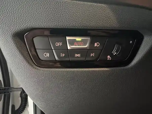 BMW 3 Series 2023, фото 15