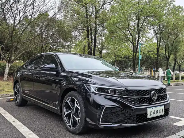 Volkswagen Passat 2023, фото 3