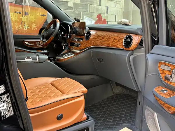 Mercedes-Benz V-Class 2022, фото 5