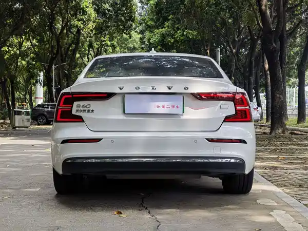 Volvo S60 PHEV 2024, фото 7