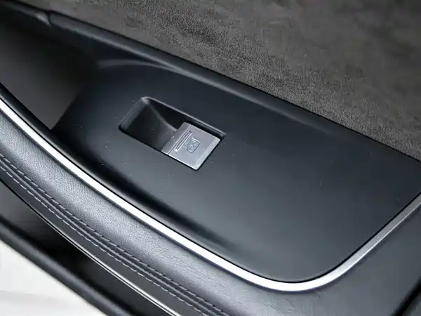 Audi A8 PHEV 2022, фото 32