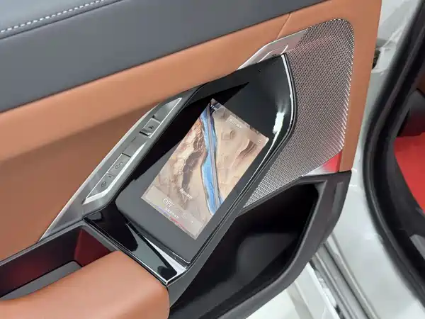BMW i7 2023, фото 17