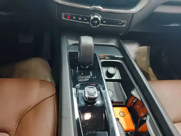 Volvo XC60 2023, фото 13