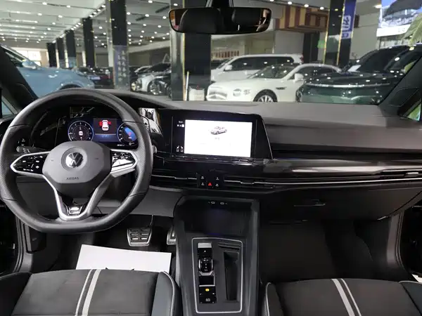 Volkswagen Golf 2023, фото 11