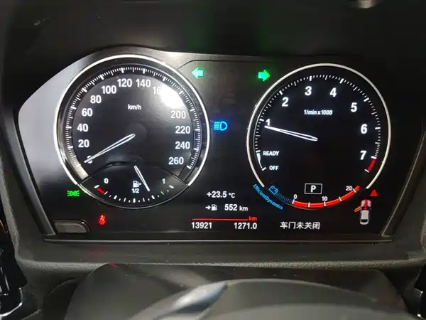 BMW 1 Series 2022, фото 11